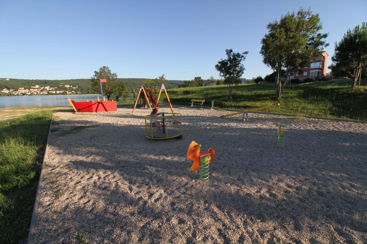 Apartments Klaudija Čižići Esterno foto