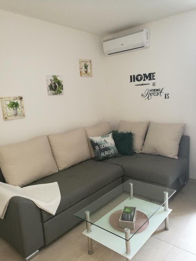 Apartments Klaudija Čižići Esterno foto